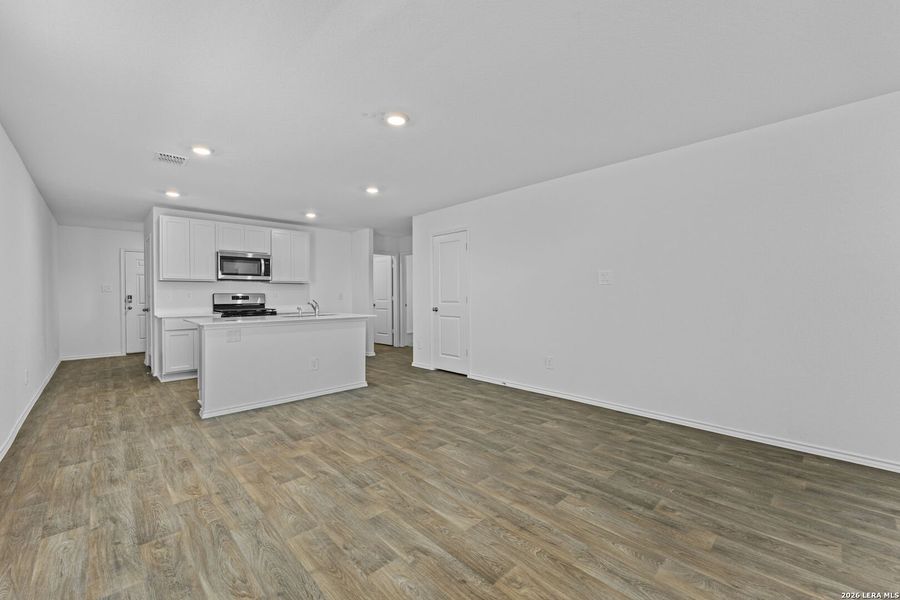 Spacious, unfurnished interior of a new home in Preserve at Medina, Von Ormy (Image 18).