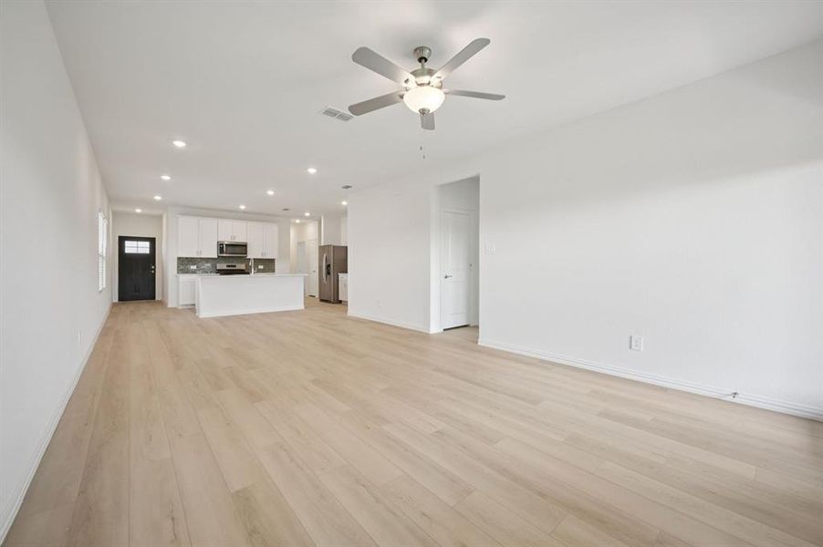 Photo is not of the actual home, but is an inspirational photo of builder’s model home and may depict options, furnishings, and/or decorator features that are not included. Photo is not of the actual home, but is an inspirational photo of builder’s model home and may depict options, furnishings, and/or decorator features that are not included.