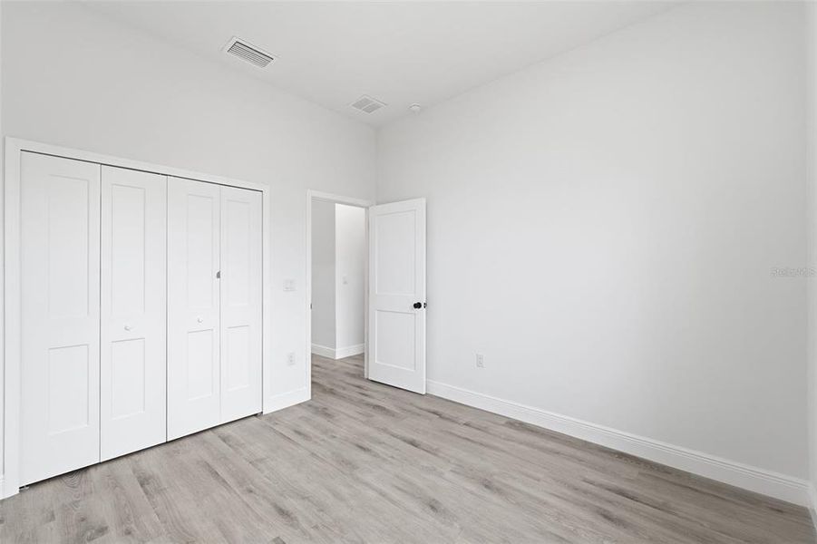 Spacious, unfurnished interior of a new home in , Ocala (Image 27).