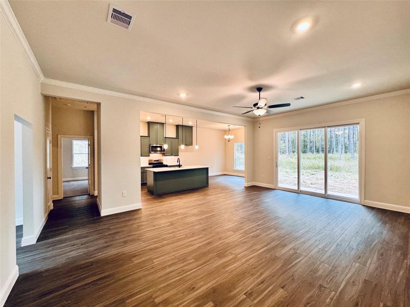 Spacious, unfurnished interior of a new home in Encino Estates, Dayton (Image 13).