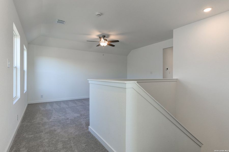 Spacious, unfurnished interior of a new home in Arcadia Ridge, San Antonio (Image 16).