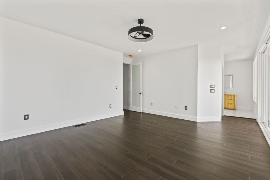 Spacious, unfurnished interior of a new home in , Pawleys Island (Image 38). Spacious, unfurnished interior of a new home in , Pawleys Island (Image 38).