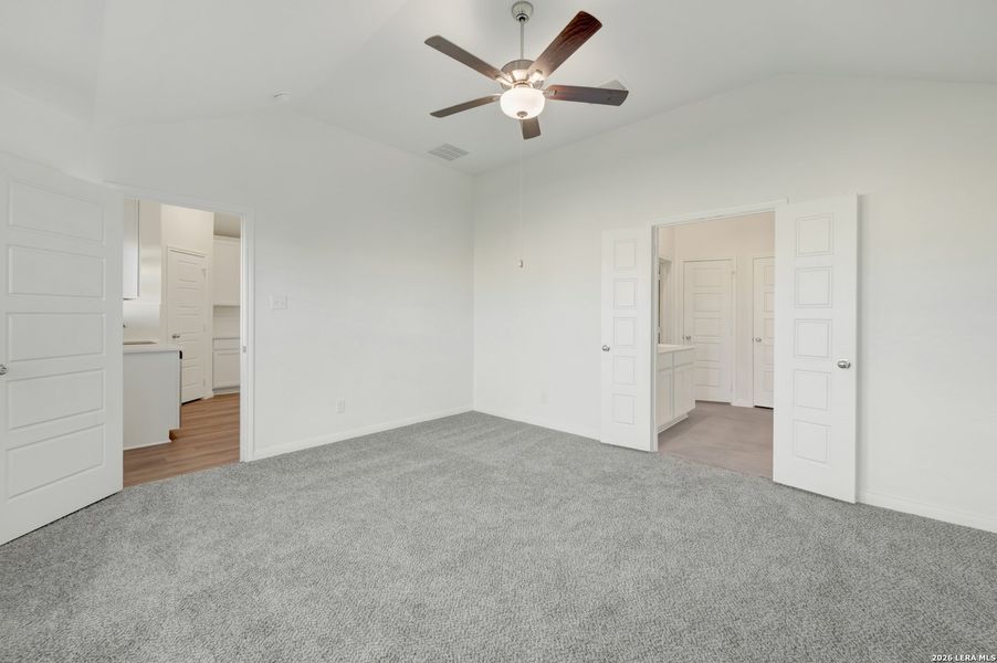 Spacious, unfurnished interior of a new home in Park Place, New Braunfels (Image 38).