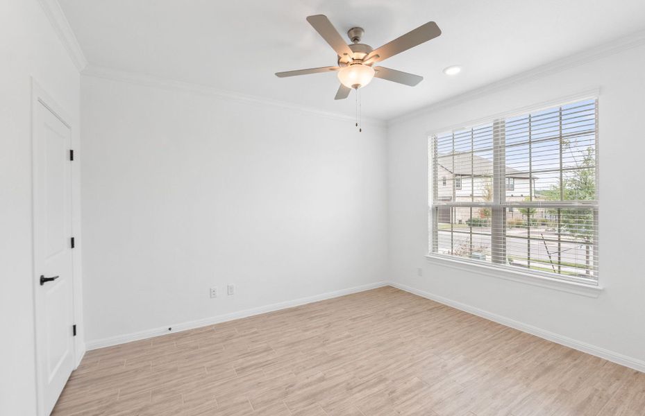 Spacious, unfurnished interior of a new home in Bluffview Reserve, Leander (Image 37).