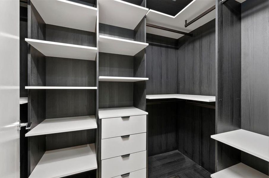 Only B1 listed with upgraded closets by Italkraf