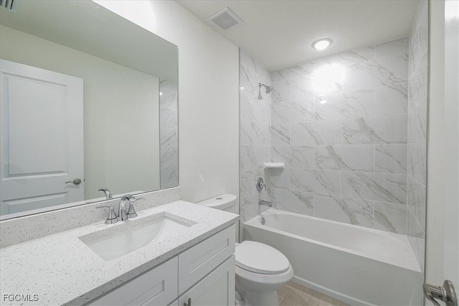 Furnished interior view inside a new home in Cape Coral, Cape Coral (Image 10).