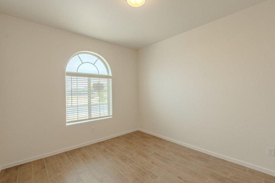 Spacious, unfurnished interior of a new home in Paseo Del Este, El Paso (Image 32).
