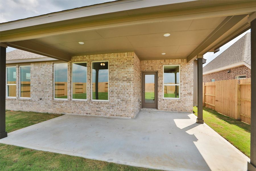 Exterior details and patio area of a home in Creekhaven, Iowa Colony (Image 24). Exterior details and patio area of a home in Creekhaven, Iowa Colony (Image 24).