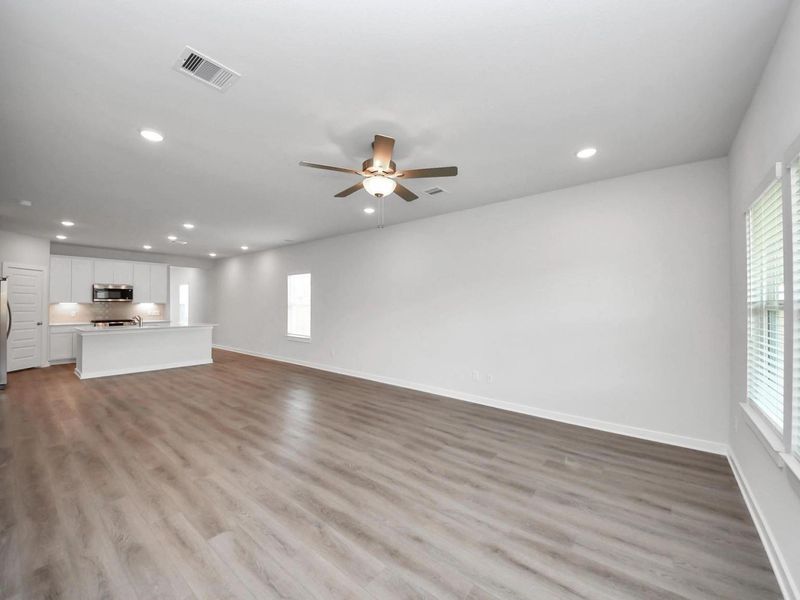 Spacious, unfurnished interior of a new home in Caney Creek Place, Conroe (Image 27).
