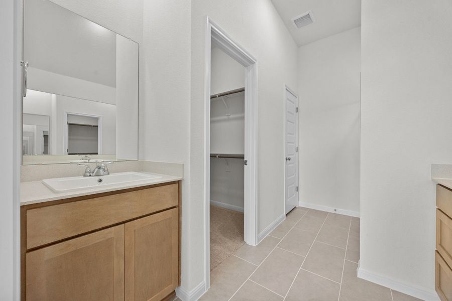Furnished interior view inside a new home in Trinity Ranch, Elgin (Image 10).
