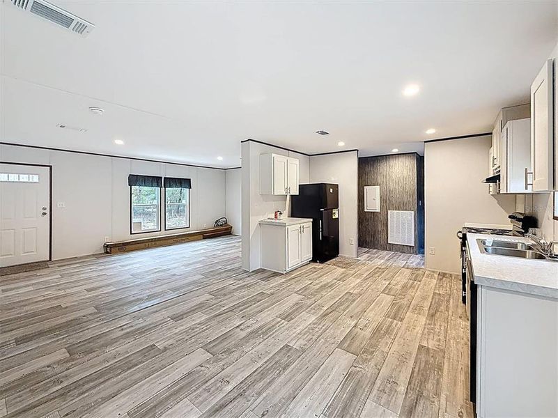 Spacious, unfurnished interior of a new home in , Hawthorne (Image 37).