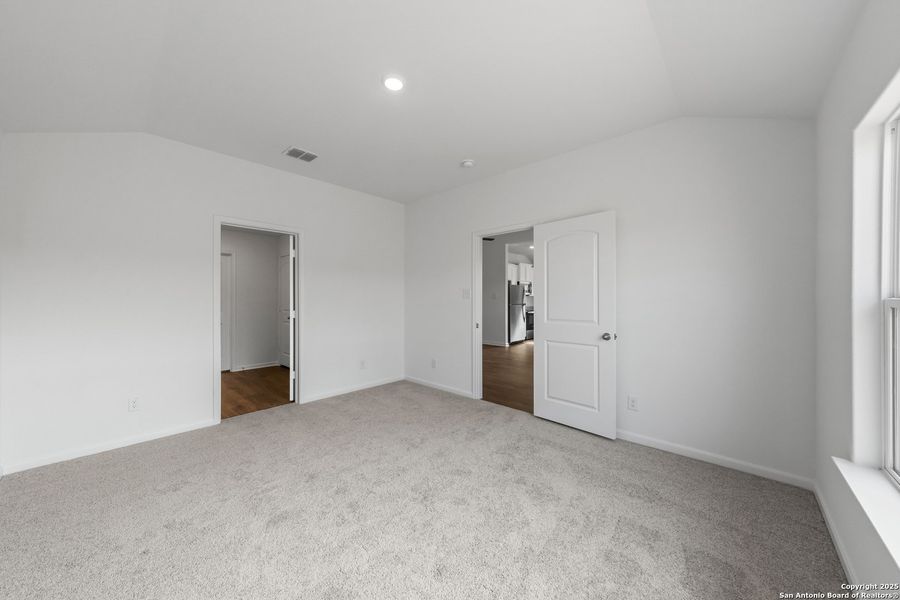 Spacious, unfurnished interior of a new home in Rosewood Estates, Lytle (Image 17).