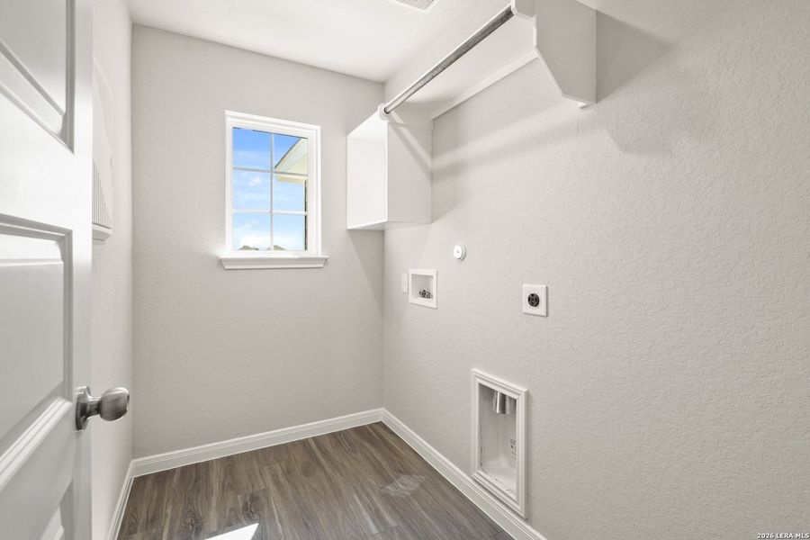 Spacious, unfurnished interior of a new home in Hickory Ridge, Elmendorf (Image 22).