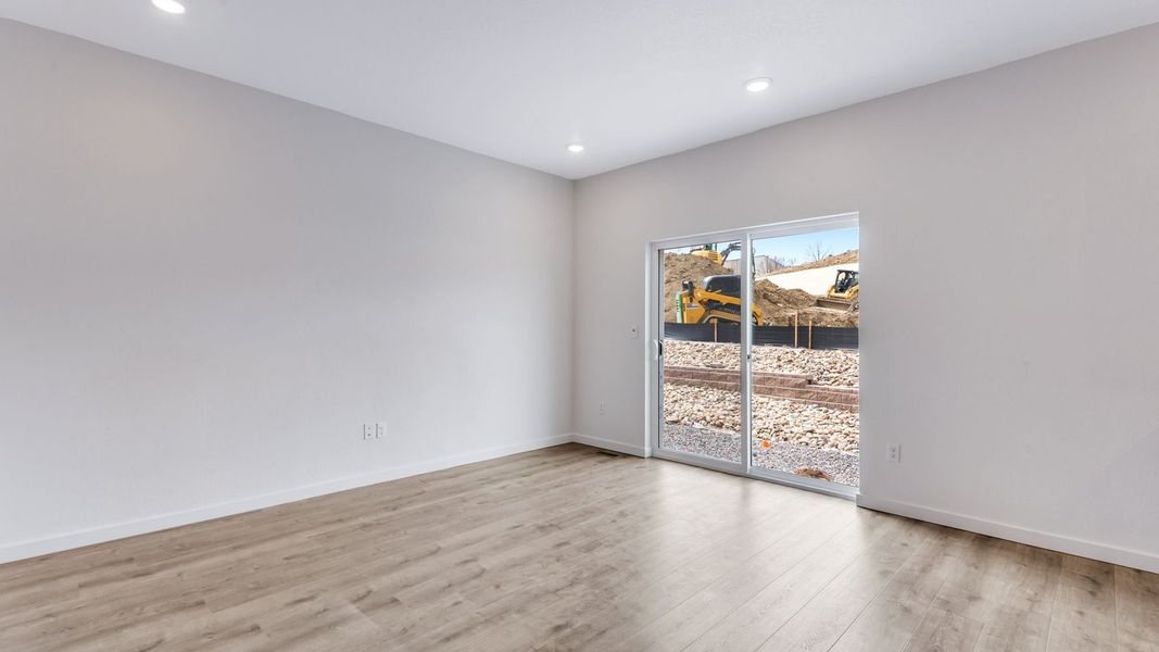 Spacious, unfurnished interior of a new home in Ellston Park, Colorado Springs (Image 17).