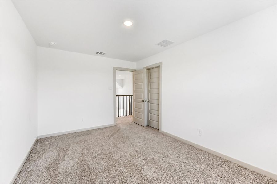 Spacious, unfurnished interior of a new home in , Missouri City (Image 29).