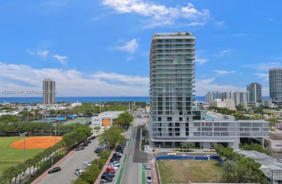 Condo located in Miami Beach, FL showcasing its design and architecture (Image 25).