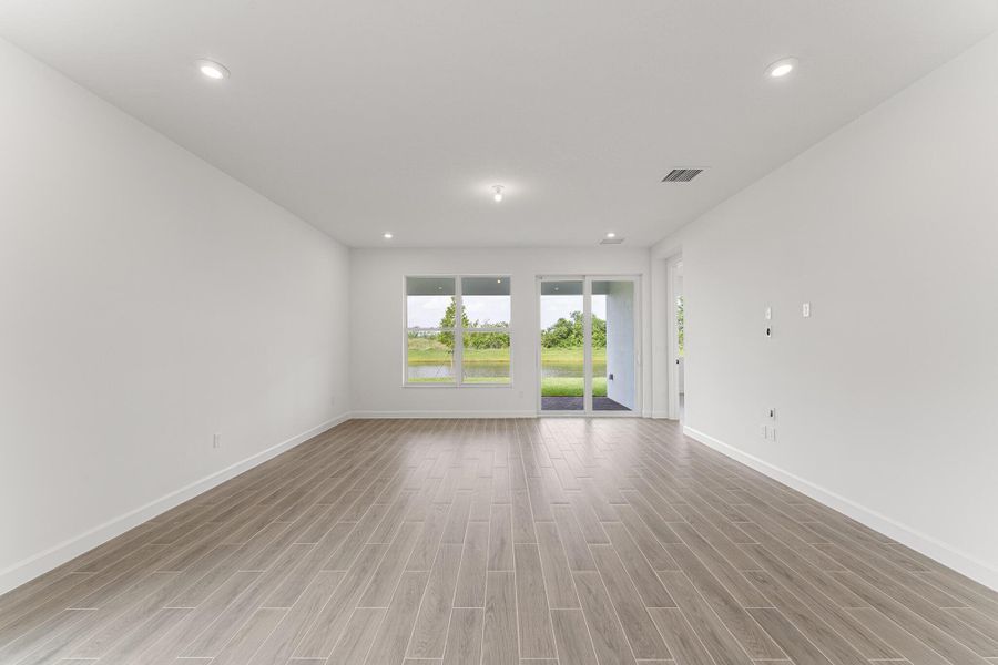 Spacious, unfurnished interior of a new home in , Port St. Lucie (Image 11).