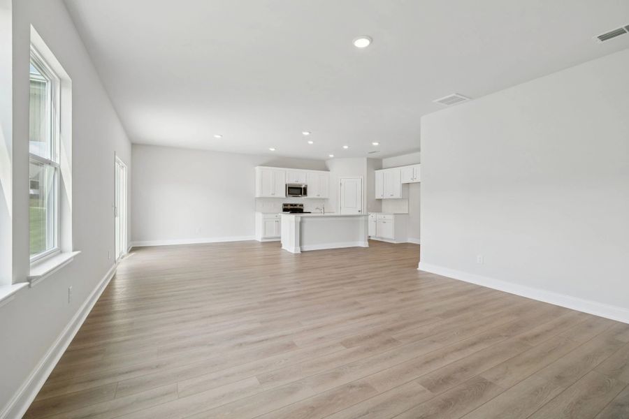 Spacious, unfurnished interior of a new home in Cades Bluff, Lebanon (Image 30).