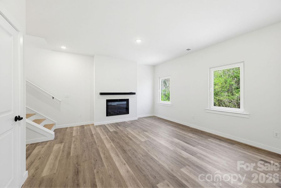 Spacious, unfurnished interior of a new home in , Hudson (Image 13).