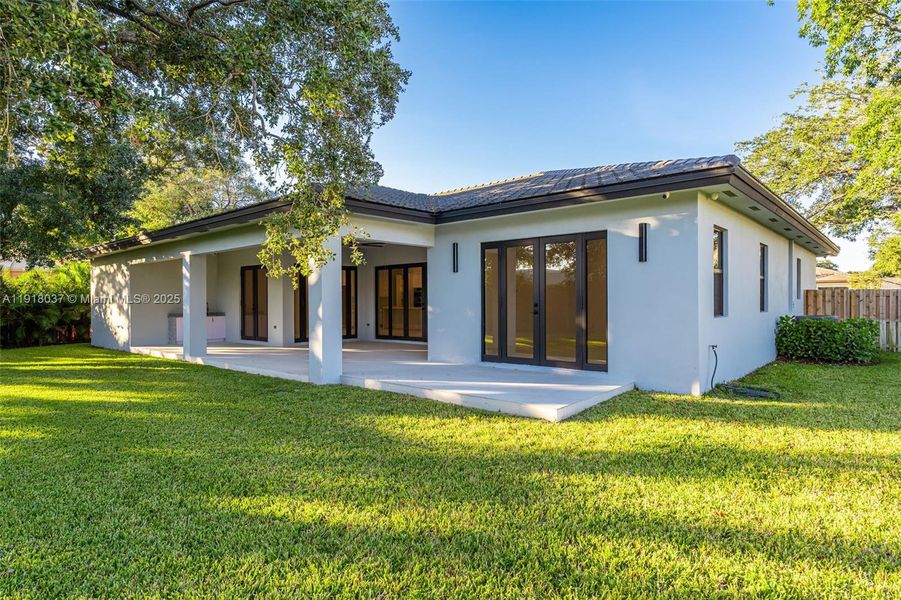 Exterior details and patio area of a home in , Cutler Bay (Image 54).