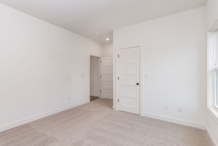 Spacious, unfurnished interior of a new home in The Reserve at Reidsboro, Williamson (Image 46).