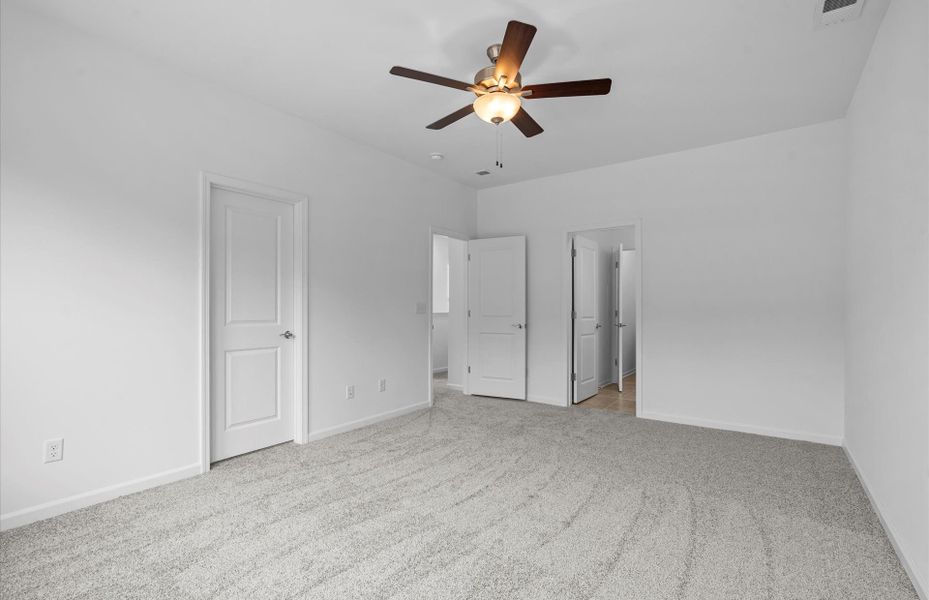 Spacious, unfurnished interior of a new home in Alston Park, Greenville (Image 28).