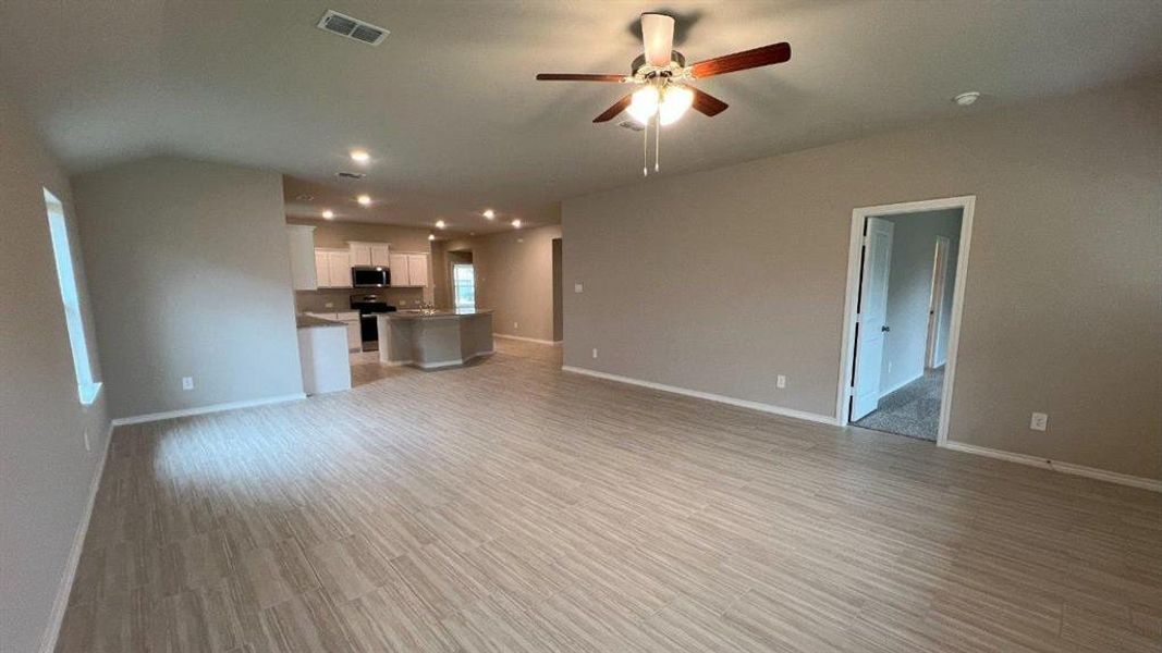 Spacious, unfurnished interior of a new home in Rosewood at Beltmill, Fort Worth (Image 12).