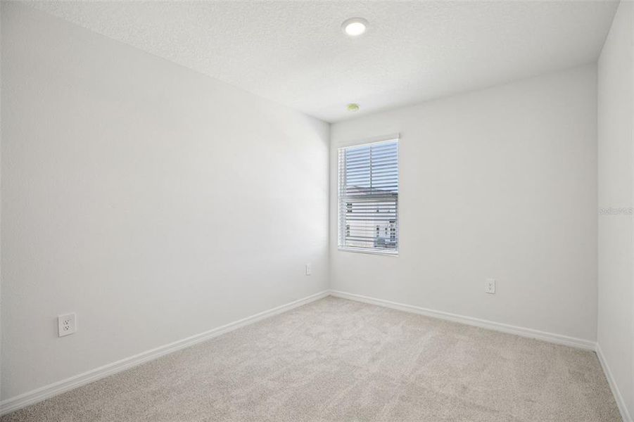 Spacious, unfurnished interior of a new home in The Reserve at Hammock Oaks Townes, Lady Lake (Image 21).