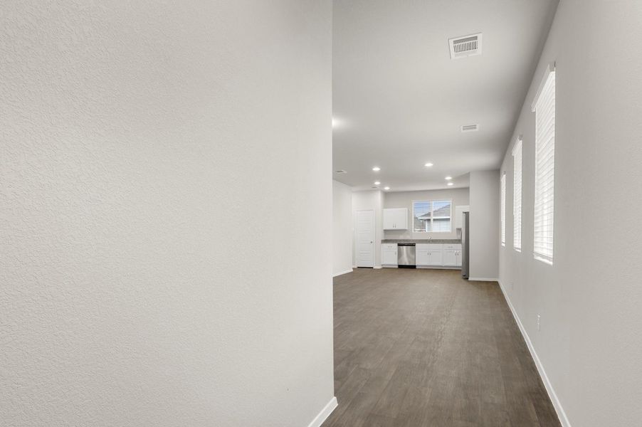Spacious, unfurnished interior of a new home in Casetta Ranch, Kyle (Image 28).