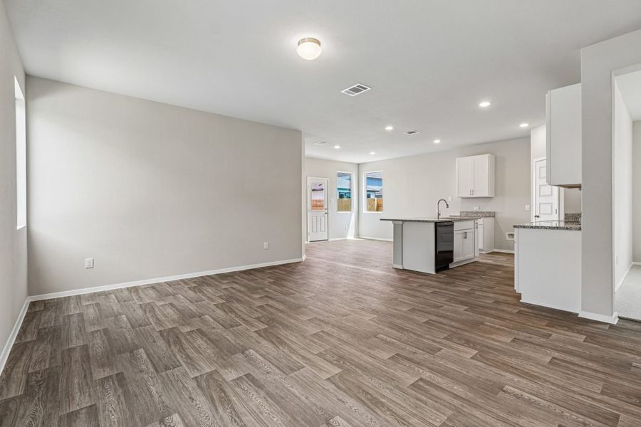 Spacious, unfurnished interior of a new home in Cascade, Liberty Hill (Image 13).