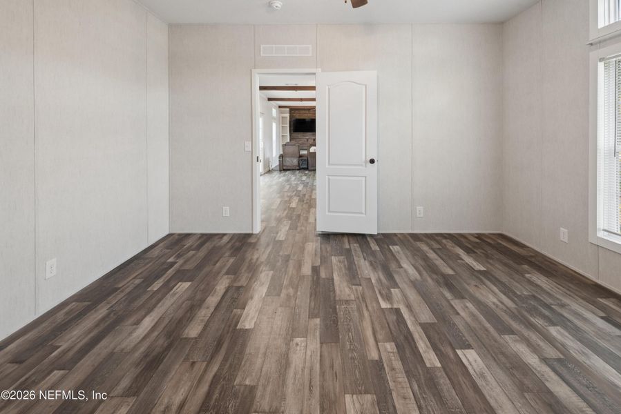 Spacious, unfurnished interior of a new home in , Gainesville (Image 13).