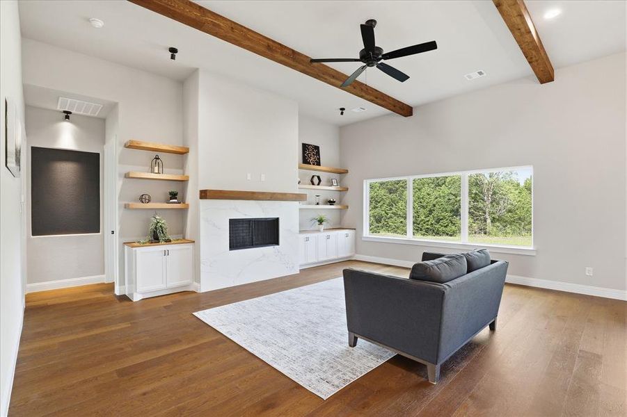 Furnished interior view inside a new home in , Waxahachie (Image 7).