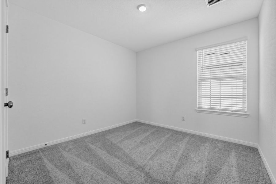 Spacious, unfurnished interior of a new home in Sunfield, Buda (Image 17).