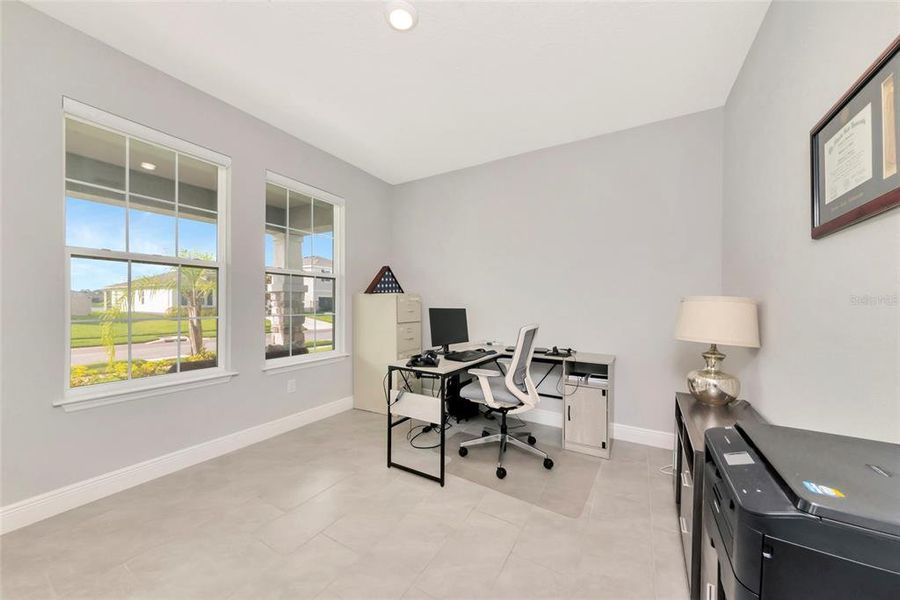 Furnished interior view inside a new home in , Apollo Beach (Image 43).