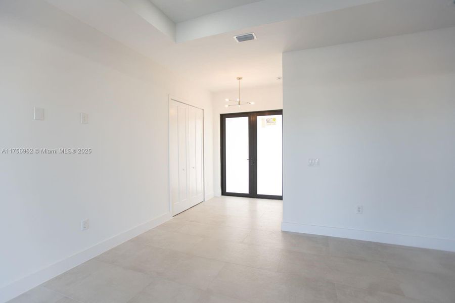 Spacious, unfurnished interior of a new home in , Cape Coral (Image 20).
