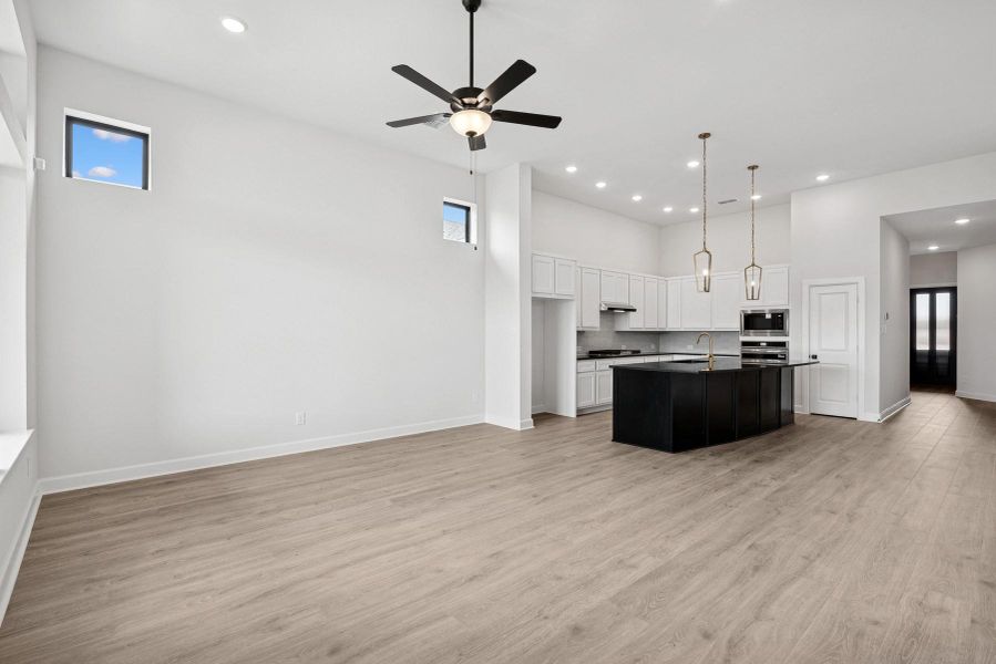 Spacious, unfurnished interior of a new home in Grange - Reserve Collection, Katy (Image 18).