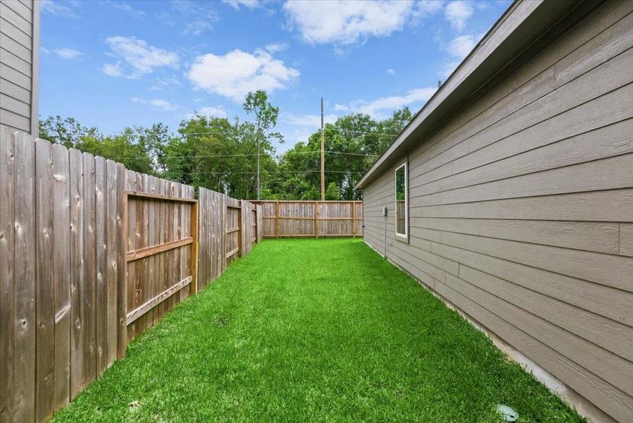 Exterior details and patio area of a home in Tavola, New Caney (Image 4).