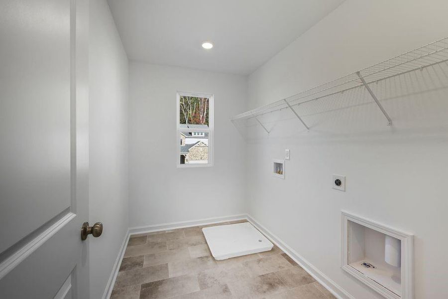 Spacious, unfurnished interior of a new home in Falls Creek, Flowery Branch (Image 20).