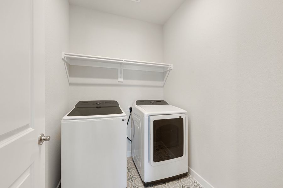 Close-up of interior finishes inside a home in Cottonwood Creek, Rowlett (Image 21).