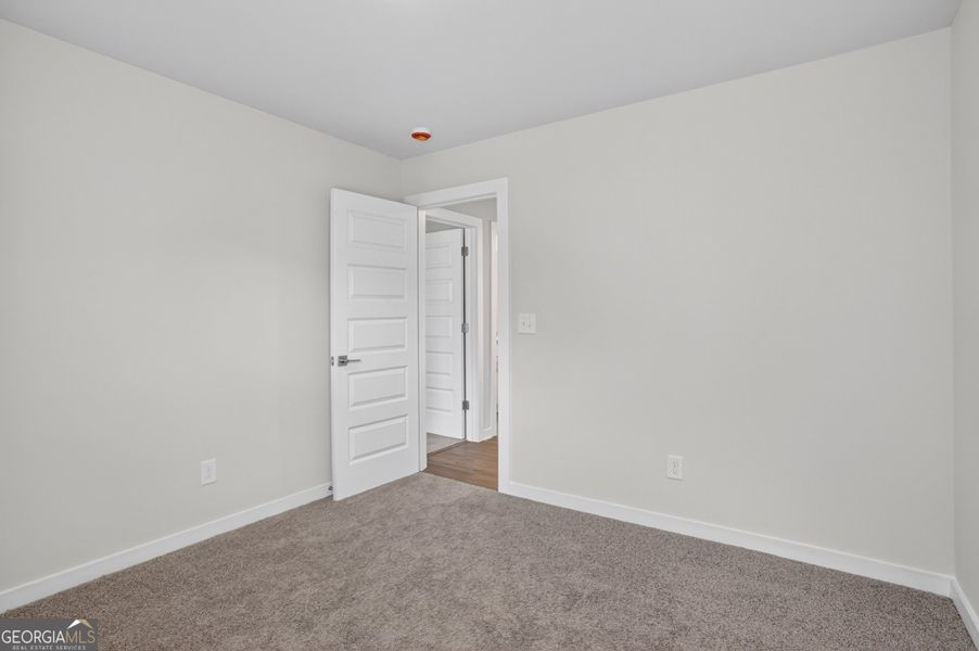 Spacious, unfurnished interior of a new home in The Fairways at Mirror Lake, Villa Rica (Image 56).