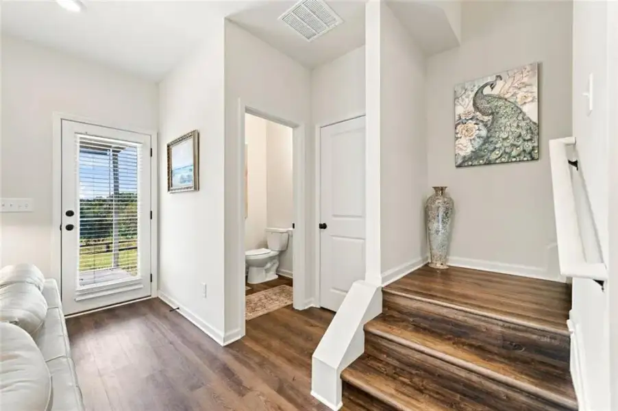Spacious, unfurnished interior of a new home in , Jasper (Image 22).