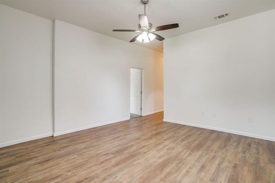Spacious, unfurnished interior of a new home in , Mineral Wells (Image 19).