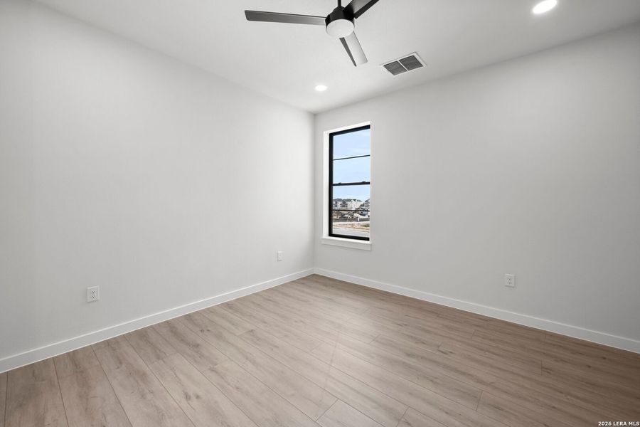 Spacious, unfurnished interior of a new home in Dovetail, New Braunfels (Image 14).