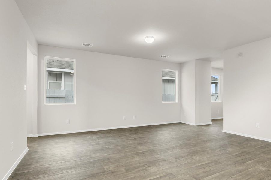 Spacious, unfurnished interior of a new home in Casetta Ranch, Kyle (Image 22).