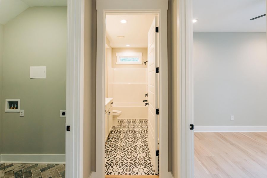 Spacious, unfurnished interior of a new home in , Walterboro (Image 53).