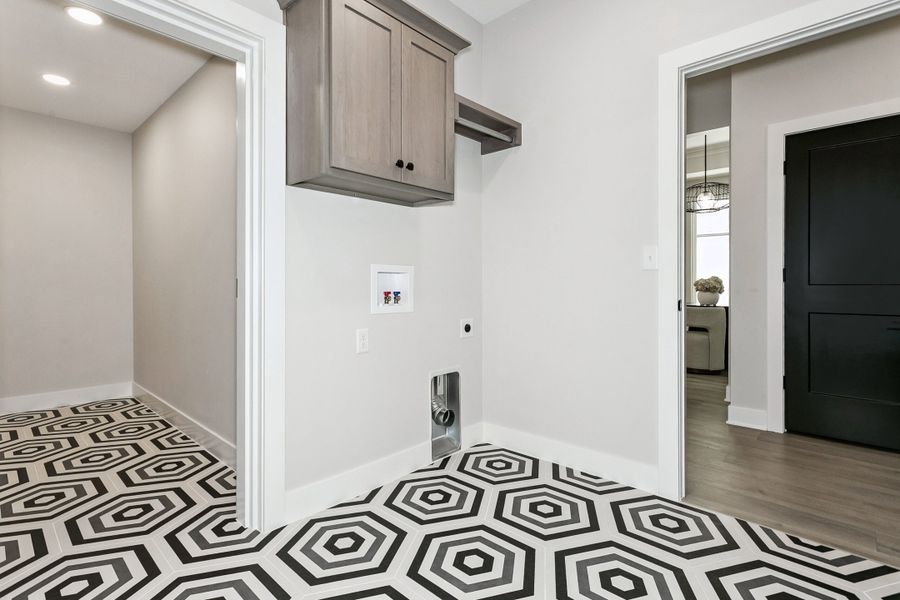 Spacious, unfurnished interior of a new home in The Courtyards at Jacobs Farm, Wichita (Image 14).