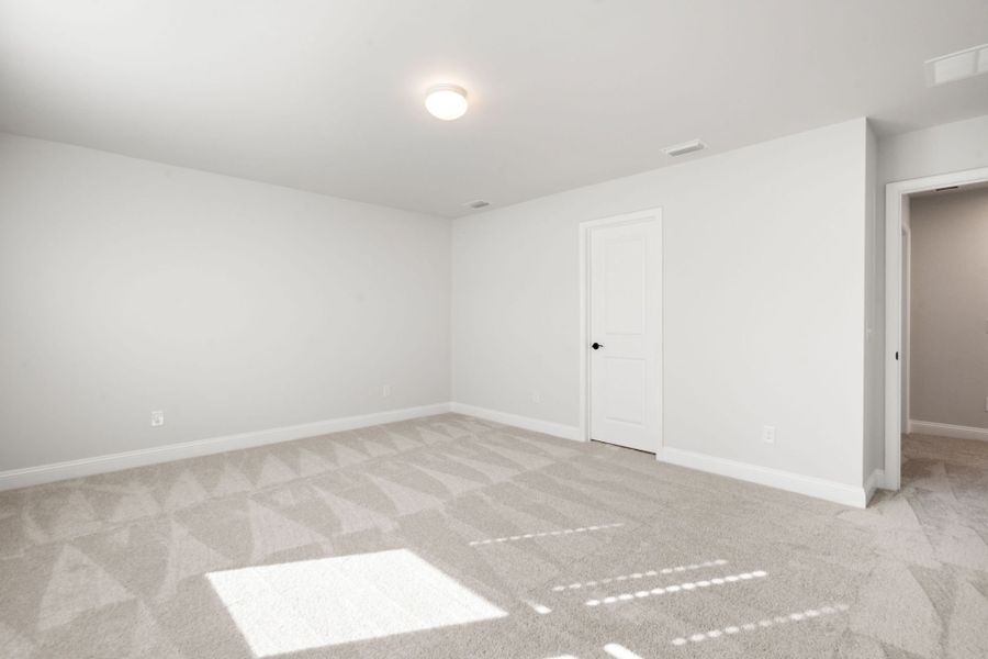 Spacious, unfurnished interior of a new home in Salem Bay, Beaufort (Image 27).