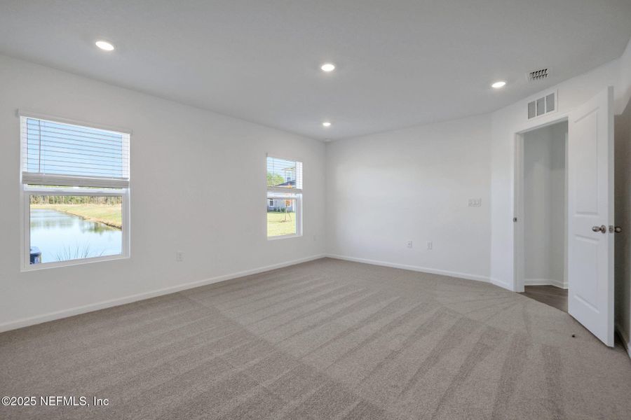 Spacious, unfurnished interior of a new home in Cedar Creek, Jacksonville (Image 31).
