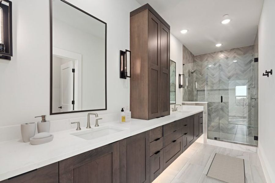 Furnished interior view inside a new home in Linkside Las Colinas, Irving (Image 12).