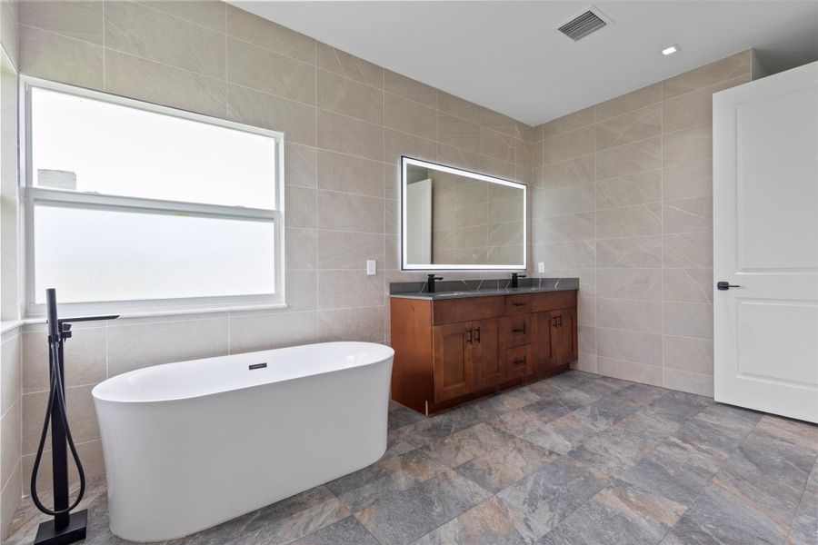 Furnished interior view inside a new home in , Port St. Lucie (Image 16).